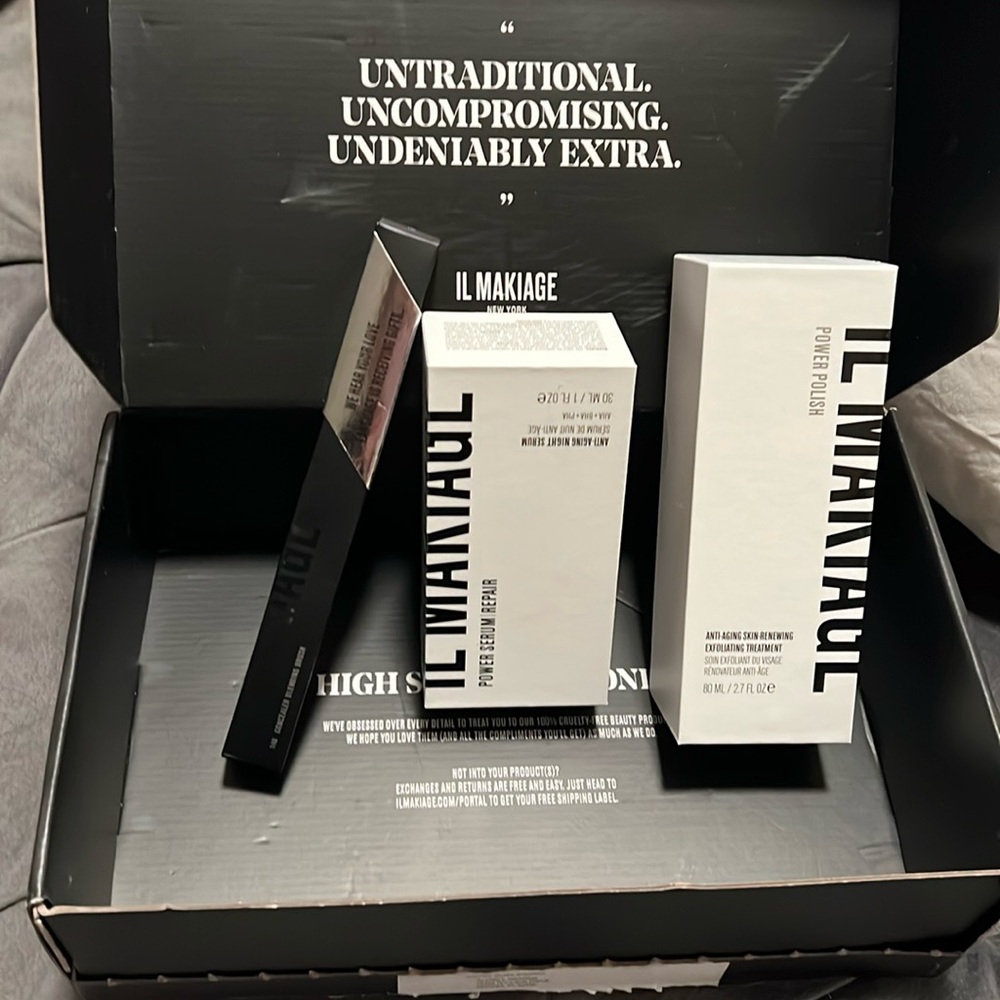 I’ll Makiage exfoliating serum, anti-aging night cream and brush
